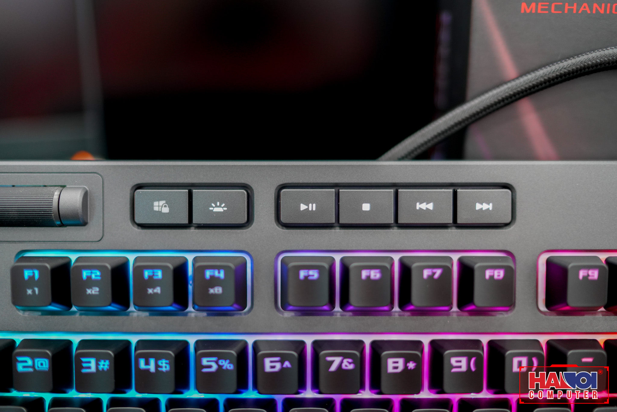 Bàn phím ASUS ROG Strix Flare RGB (Red sw) tích hợp phím media tiện dụng